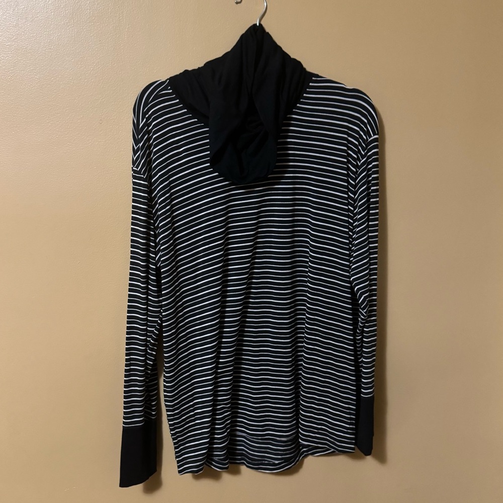 Columbia women’s back and white striped cowl neck tunic top, size 1X